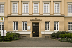 Eingang Hauptgebäude